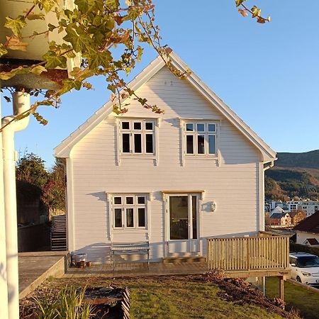 Charming House In Ulsteinvik With Free Parking 빌라 외부 사진