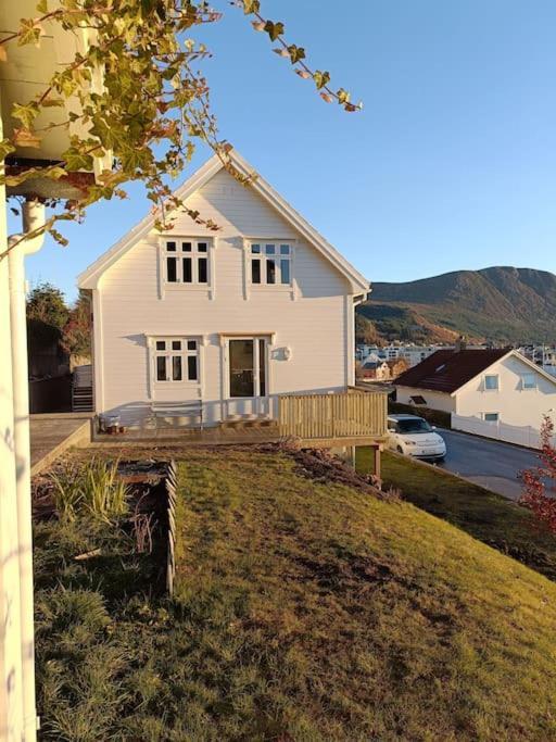 Charming House In Ulsteinvik With Free Parking 빌라 외부 사진